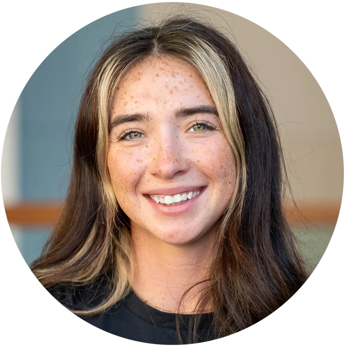 Lexi circle headshot pic